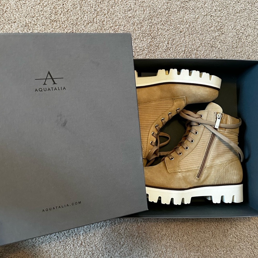 Aquatalia suede boot Size W7